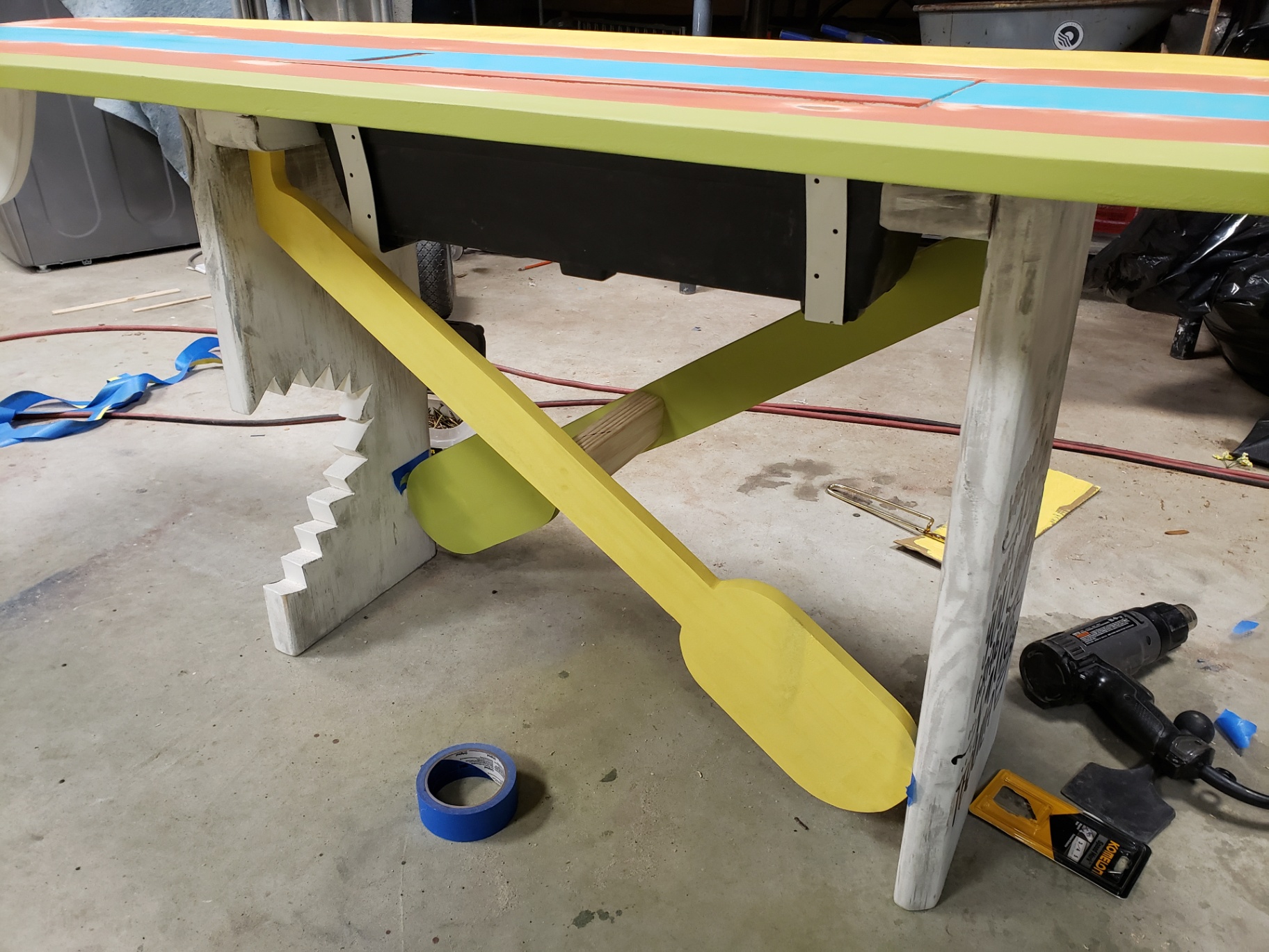 Crossed-paddle supports mid-build.
